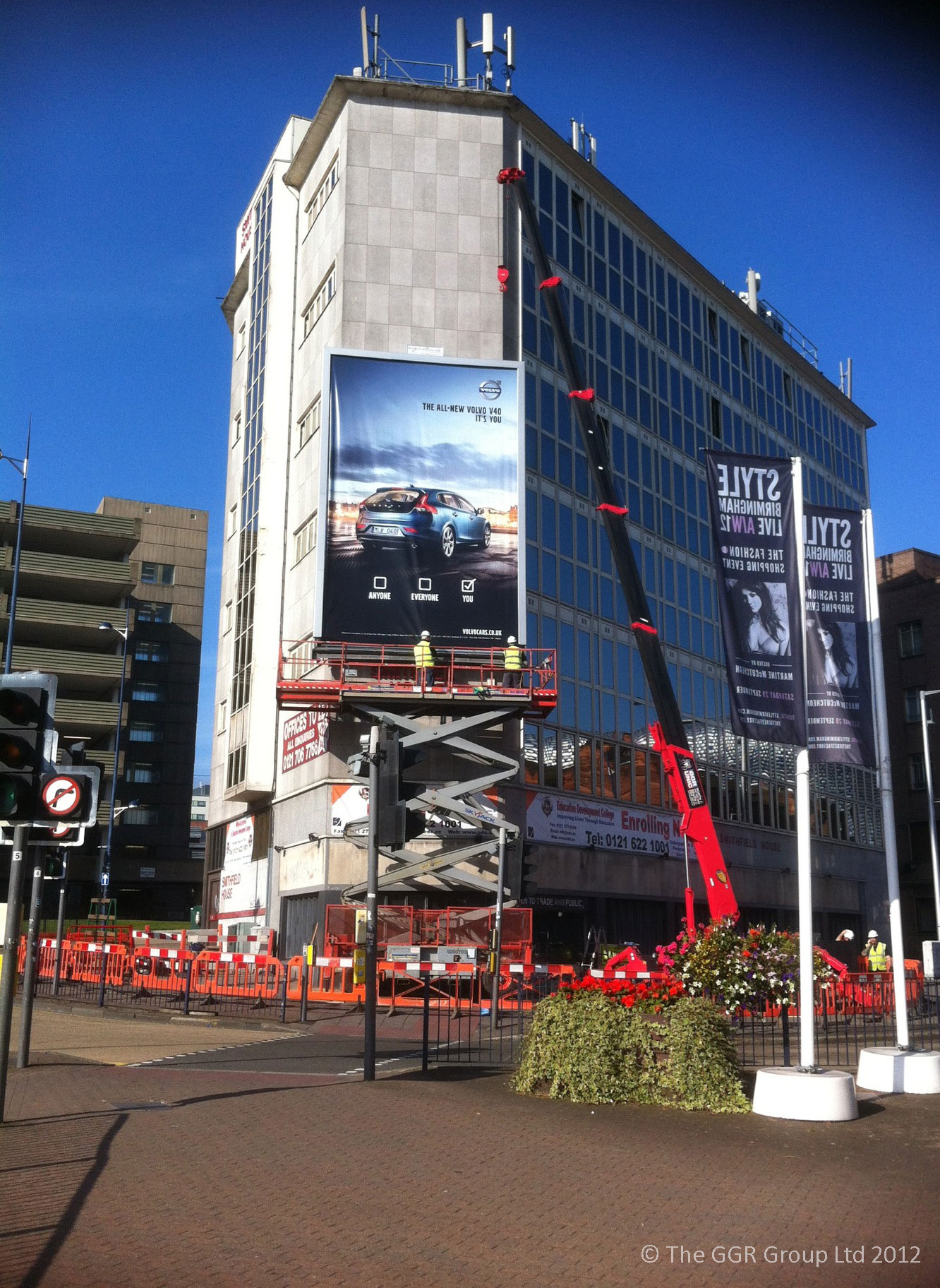 UNIC URW-706 removing the old billboard