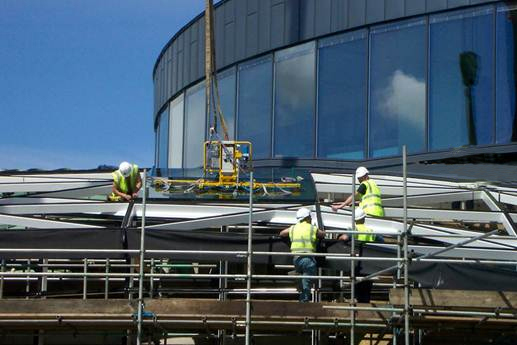 Hydraulica 1200-A lifter installing canopy glass
