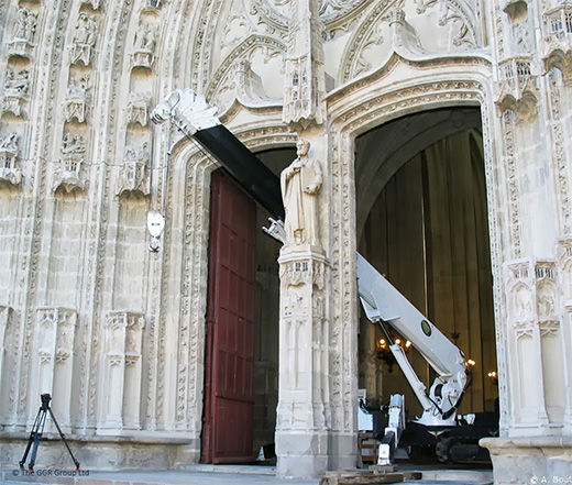 UNIC crane at Nantes Cathedral