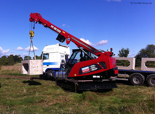 8 tonne mini crawler crane helps build a culvert