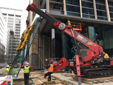 Hydraulica 2100 Lifts Curved Glass