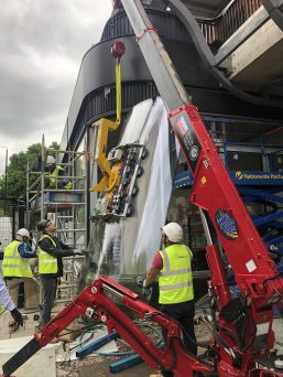 GGR Group's UNIC URW-295 lifting a Kombi-7411-DSG7 curved glass vacuum lifter at London offices.