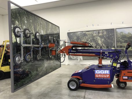 Oscar 1400 Glazing Robot installing art in a gallery.