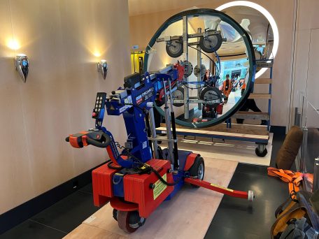 Oscar 600 Glazing Robot installing a mirror in a hotel.