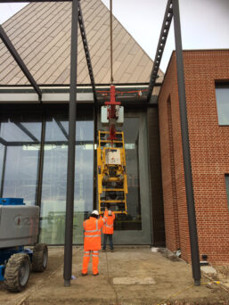 A Libro 5000 Overhang Beam and Hydraulica 4000 Glass Vacuum Lifter working together to lift oversized glazing.