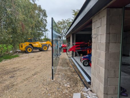 Oscar 1400 Glazing Robot installing inside out glazing.