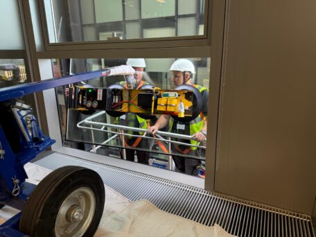 P11104 Glass Vacuum Lifter lifting inside out glazing.